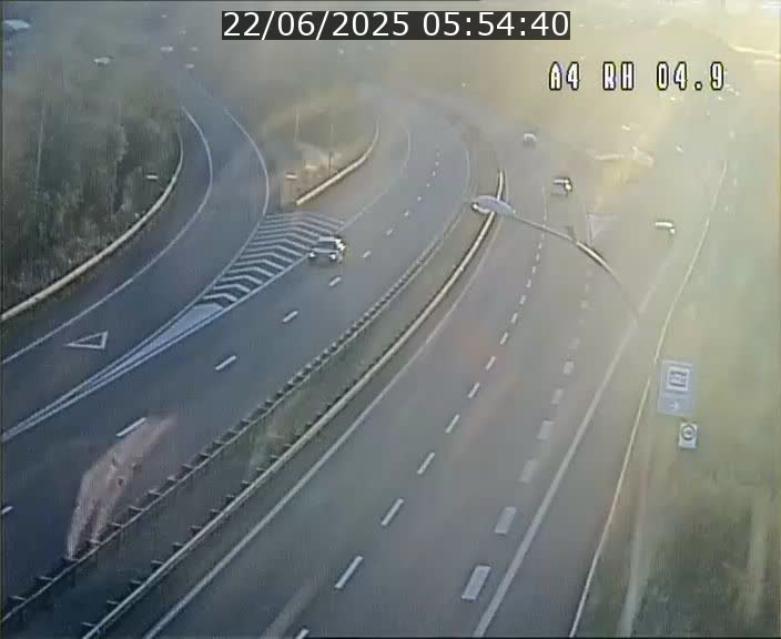 Traffic live webcam Luxembourg Leudelange - A4 - BK 4.9 - direction Luxembourg