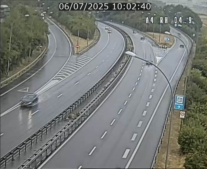 Traffic live webcam Luxembourg Leudelange - A4 - BK 4.9 - direction Luxembourg