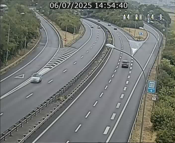 Traffic live webcam Luxembourg Leudelange - A4 - BK 4.9 - direction Luxembourg