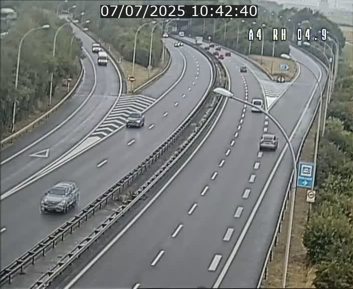 Traffic live webcam Luxembourg Leudelange - A4 - BK 4.9 - direction Luxembourg