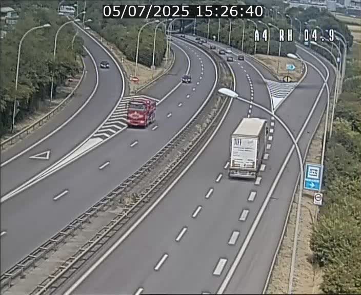 Traffic live webcam Luxembourg Leudelange - A4 - BK 4.9 - direction Luxembourg