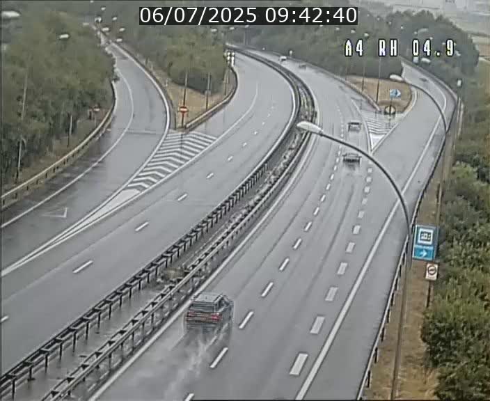Traffic live webcam Luxembourg Leudelange - A4 - BK 4.9 - direction Luxembourg
