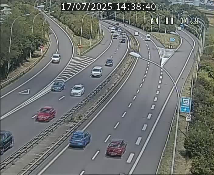 Traffic live webcam Luxembourg Leudelange - A4 - BK 4.9 - direction Luxembourg