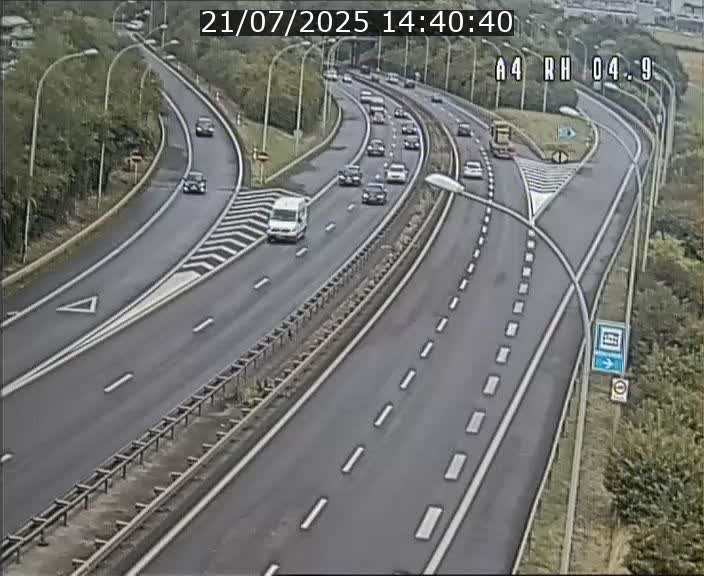 Traffic live webcam Luxembourg Leudelange - A4 - BK 4.9 - direction Luxembourg