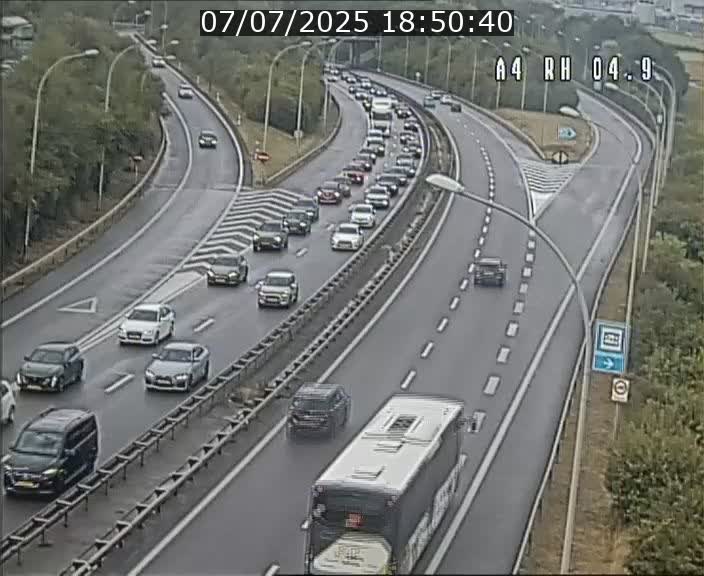 Traffic live webcam Luxembourg Leudelange - A4 - BK 4.9 - direction Luxembourg