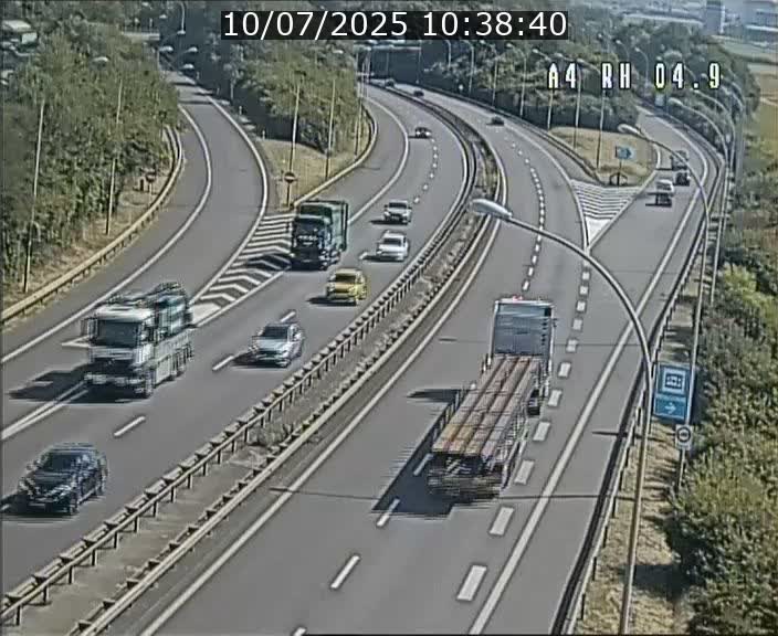 Traffic live webcam Luxembourg Leudelange - A4 - BK 4.9 - direction Luxembourg