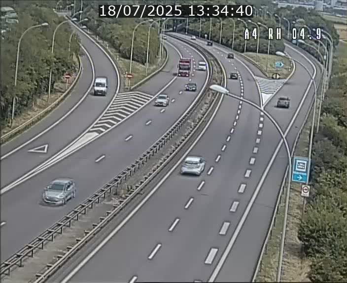 Traffic live webcam Luxembourg Leudelange - A4 - BK 4.9 - direction Luxembourg