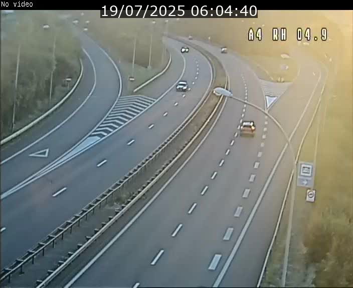 Traffic live webcam Luxembourg Leudelange - A4 - BK 4.9 - direction Luxembourg