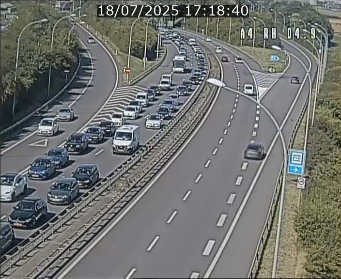 Traffic live webcam Luxembourg Leudelange - A4 - BK 4.9 - direction Luxembourg