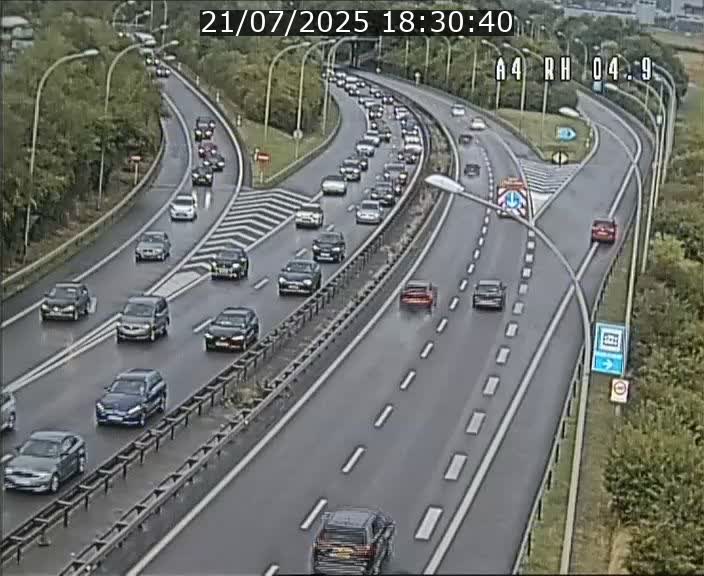 Traffic live webcam Luxembourg Leudelange - A4 - BK 4.9 - direction Luxembourg