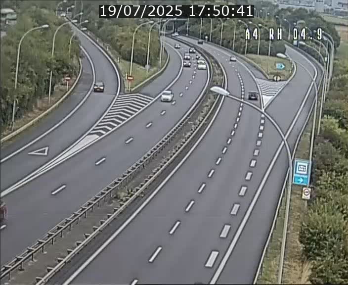Traffic live webcam Luxembourg Leudelange - A4 - BK 4.9 - direction Luxembourg