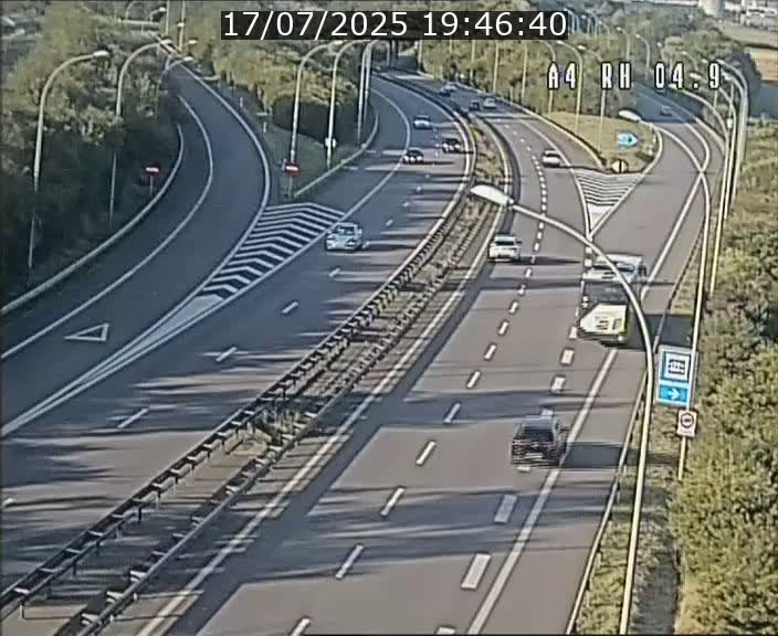 Traffic live webcam Luxembourg Leudelange - A4 - BK 4.9 - direction Luxembourg