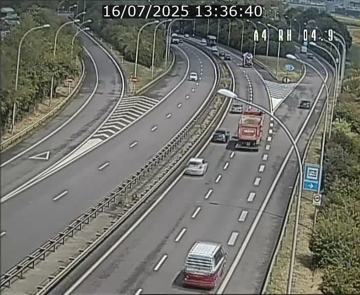 Traffic live webcam Luxembourg Leudelange - A4 - BK 4.9 - direction Luxembourg