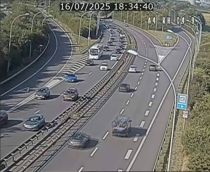 Traffic live webcam Luxembourg Leudelange - A4 - BK 4.9 - direction Luxembourg