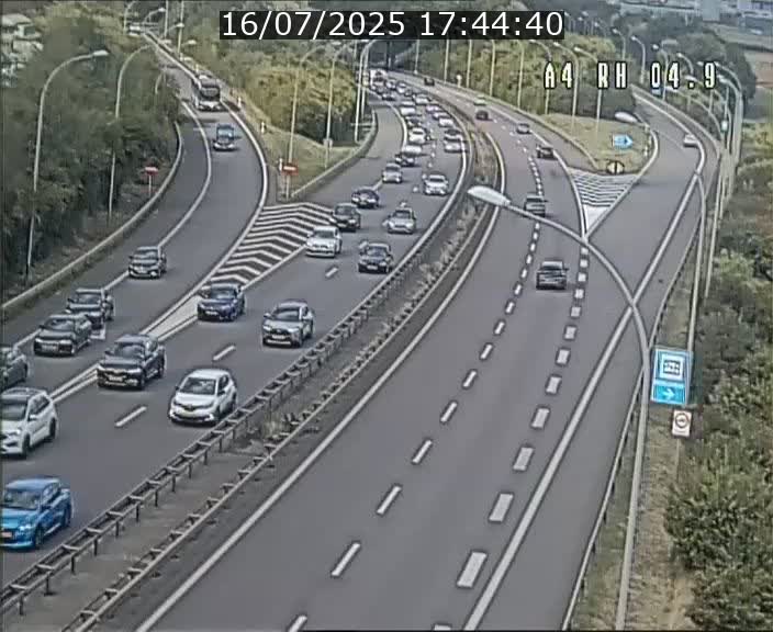 Traffic live webcam Luxembourg Leudelange - A4 - BK 4.9 - direction Luxembourg