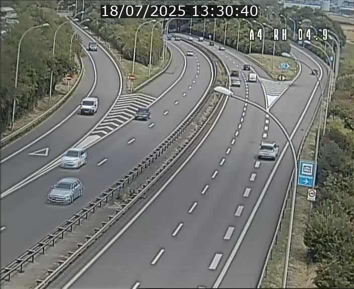 Traffic live webcam Luxembourg Leudelange - A4 - BK 4.9 - direction Luxembourg