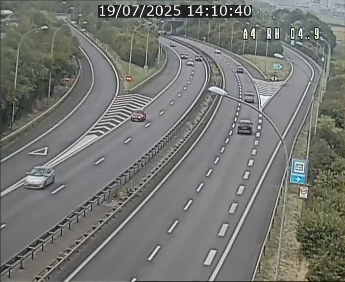 Traffic live webcam Luxembourg Leudelange - A4 - BK 4.9 - direction Luxembourg