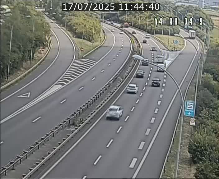 Traffic live webcam Luxembourg Leudelange - A4 - BK 4.9 - direction Luxembourg