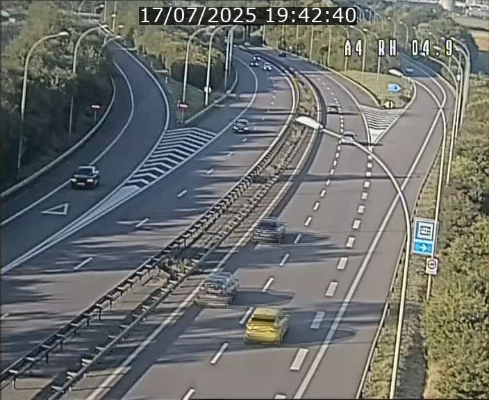 Traffic live webcam Luxembourg Leudelange - A4 - BK 4.9 - direction Luxembourg