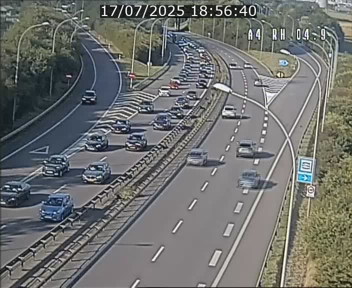Traffic live webcam Luxembourg Leudelange - A4 - BK 4.9 - direction Luxembourg