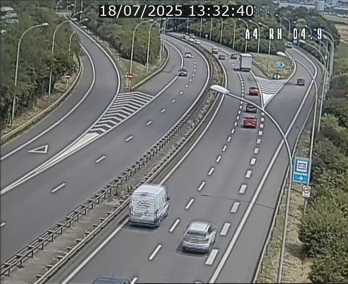 Traffic live webcam Luxembourg Leudelange - A4 - BK 4.9 - direction Luxembourg