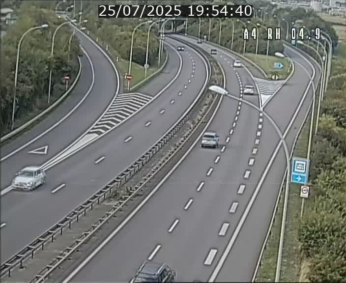 Traffic live webcam Luxembourg Leudelange - A4 - BK 4.9 - direction Luxembourg