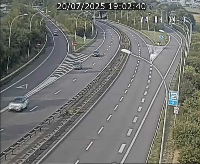 Traffic live webcam Luxembourg Leudelange - A4 - BK 4.9 - direction Luxembourg