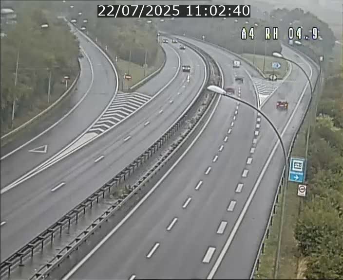 Traffic live webcam Luxembourg Leudelange - A4 - BK 4.9 - direction Luxembourg