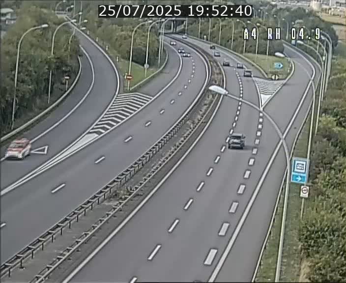 Traffic live webcam Luxembourg Leudelange - A4 - BK 4.9 - direction Luxembourg
