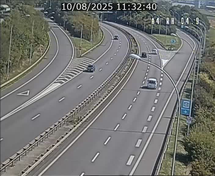 Traffic live webcam Luxembourg Leudelange - A4 - BK 4.9 - direction Luxembourg