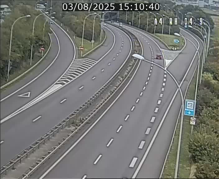 Traffic live webcam Luxembourg Leudelange - A4 - BK 4.9 - direction Luxembourg