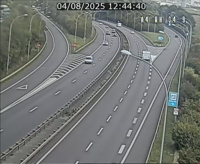 Traffic live webcam Luxembourg Leudelange - A4 - BK 4.9 - direction Luxembourg