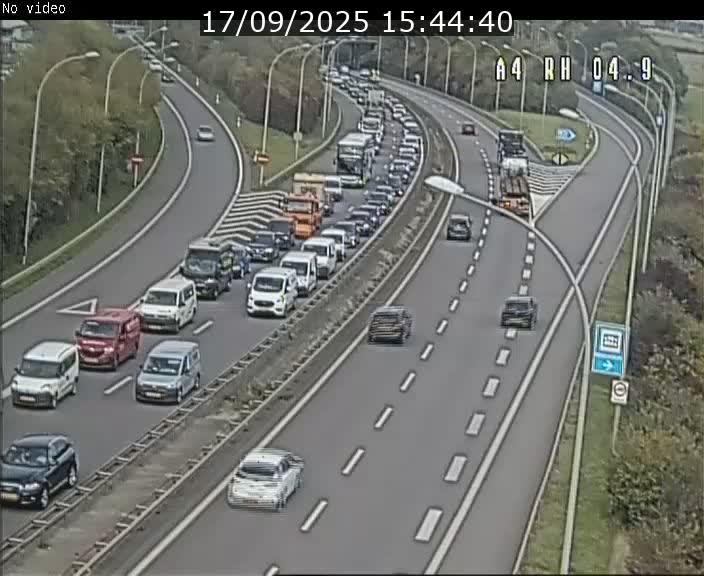 Traffic live webcam Luxembourg Leudelange - A4 - BK 4.9 - direction Luxembourg