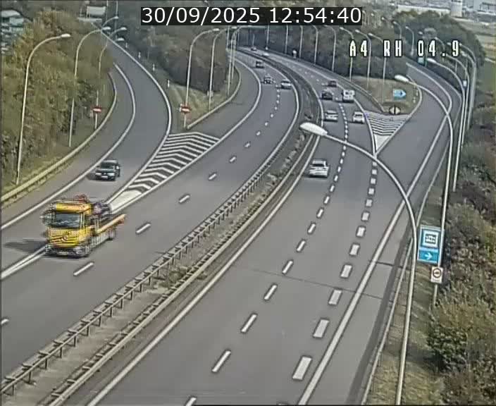 Traffic live webcam Luxembourg Leudelange - A4 - BK 4.9 - direction Luxembourg