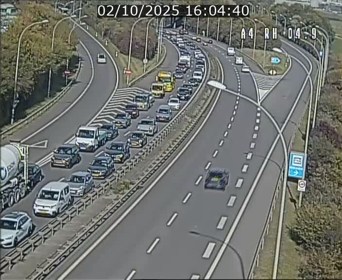 Traffic live webcam Luxembourg Leudelange - A4 - BK 4.9 - direction Luxembourg