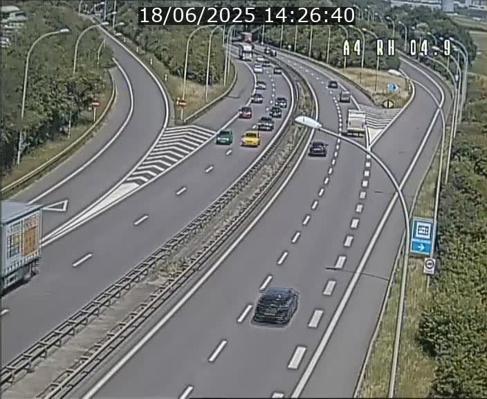 <h2>Traffic live webcam Luxembourg Leudelange - A4 - BK 4.9 - direction Luxembourg</h2>
