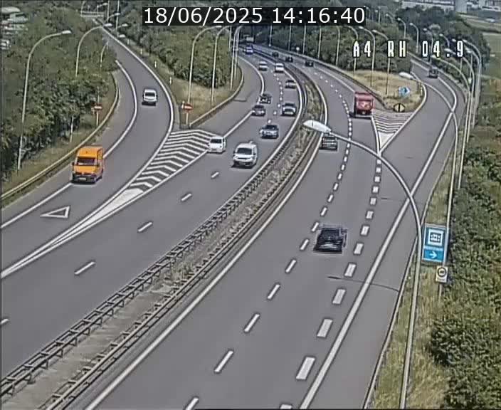 <h2>Traffic live webcam Luxembourg Leudelange - A4 - BK 4.9 - direction Luxembourg</h2>