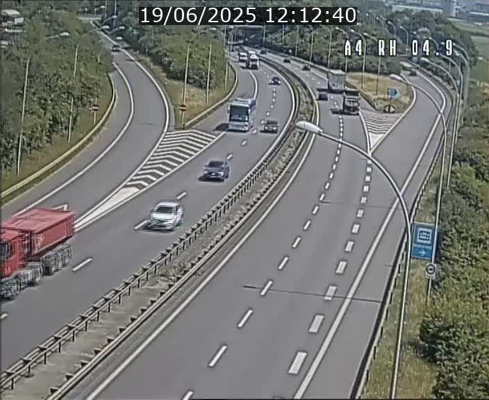 <h2>Traffic live webcam Luxembourg Leudelange - A4 - BK 4.9 - direction Luxembourg</h2>