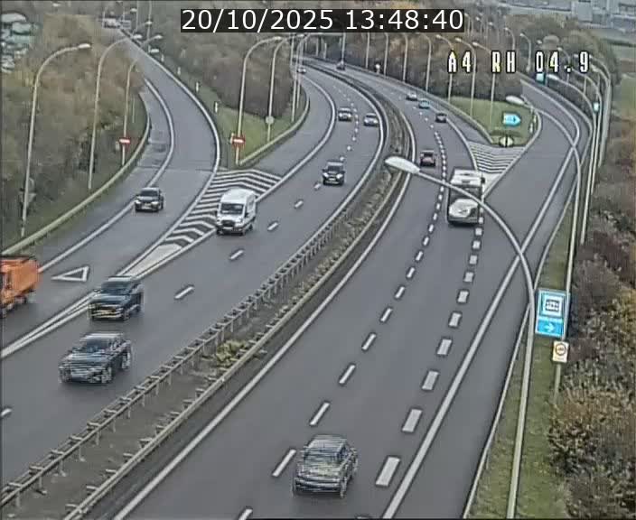 <h2>Traffic live webcam Luxembourg Leudelange - A4 - BK 4.9 - direction Luxembourg</h2>