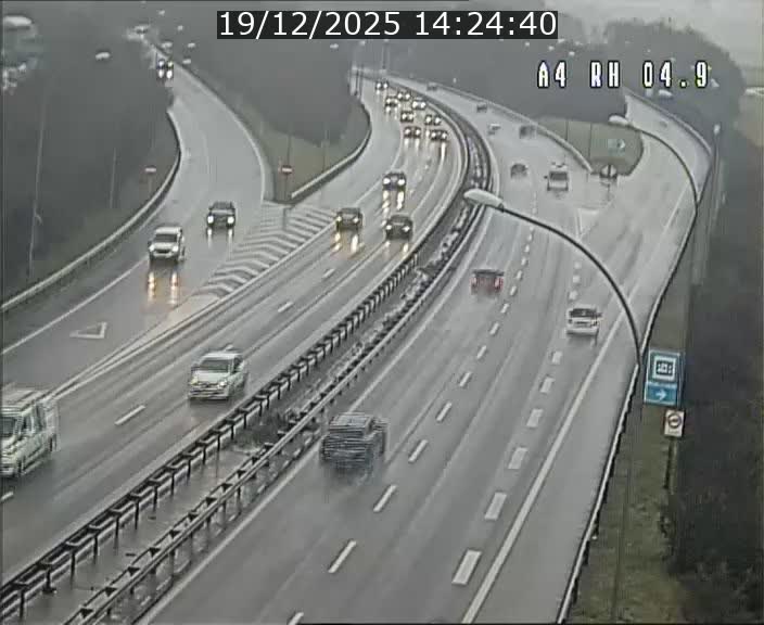 <h2>Traffic live webcam Luxembourg Leudelange - A4 - BK 4.9 - direction Luxembourg</h2>