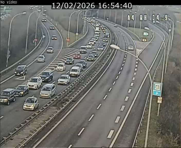 <h2>Traffic live webcam Luxembourg Leudelange - A4 - BK 4.9 - direction Luxembourg</h2>