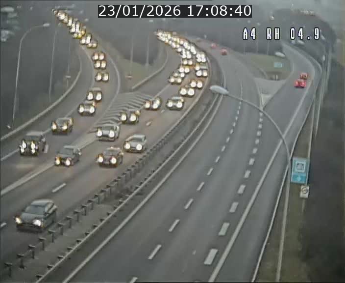 <h2>Traffic live webcam Luxembourg Leudelange - A4 - BK 4.9 - direction Luxembourg</h2>