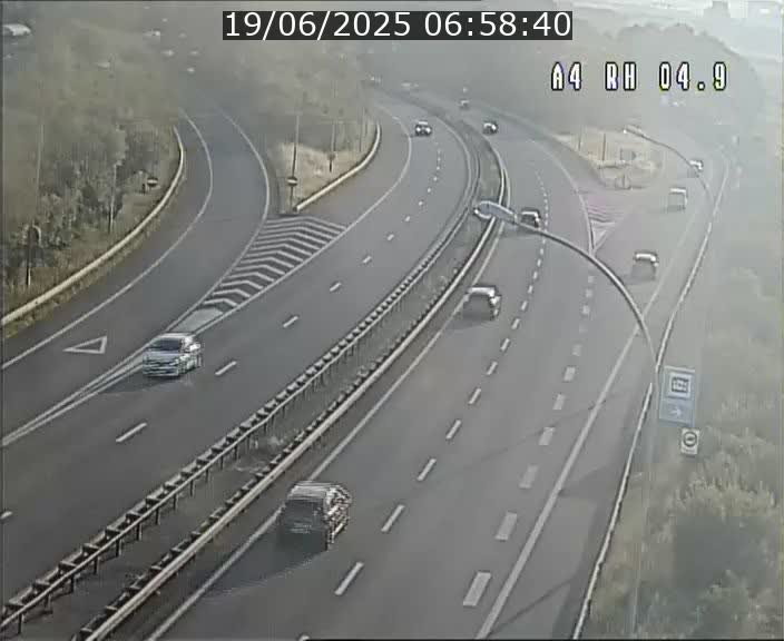 Traffic live webcam Luxembourg Leudelange - A4 - BK 4.9 - direction Luxembourg