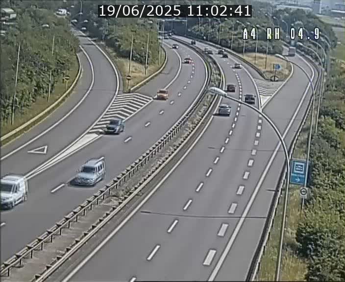 Traffic live webcam Luxembourg Leudelange - A4 - BK 4.9 - direction Luxembourg