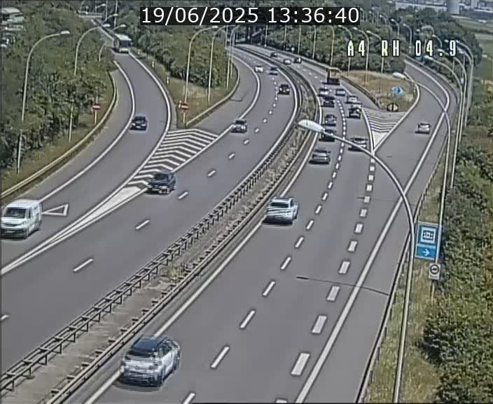 <h2>Traffic live webcam Luxembourg Leudelange - A4 - BK 4.9 - direction Luxembourg</h2>