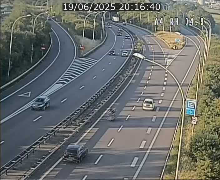 <h2>Traffic live webcam Luxembourg Leudelange - A4 - BK 4.9 - direction Luxembourg</h2>