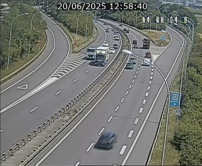 <h2>Traffic live webcam Luxembourg Leudelange - A4 - BK 4.9 - direction Luxembourg</h2>