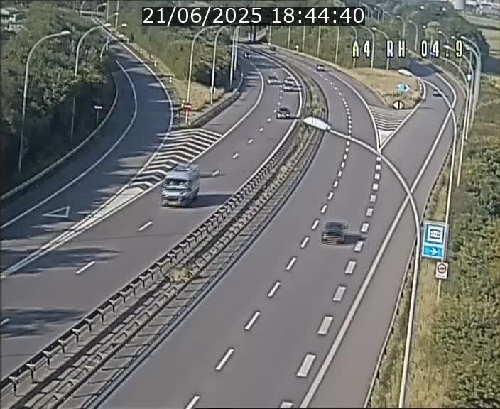 <h2>Traffic live webcam Luxembourg Leudelange - A4 - BK 4.9 - direction Luxembourg</h2>