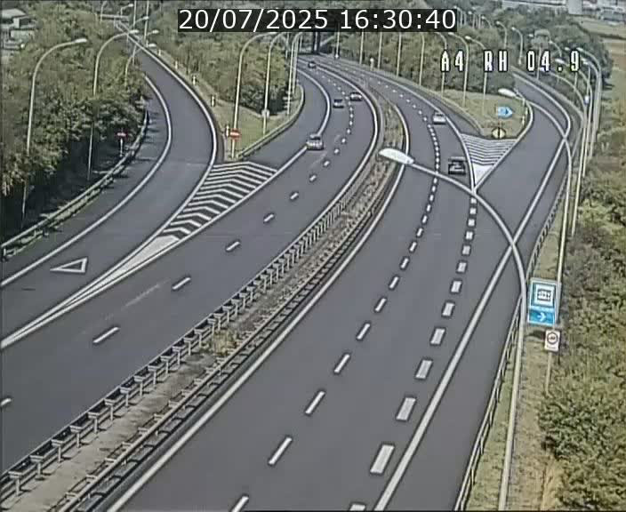 <h2>Traffic live webcam Luxembourg Leudelange - A4 - BK 4.9 - direction Luxembourg</h2>