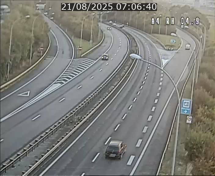<h2>Traffic live webcam Luxembourg Leudelange - A4 - BK 4.9 - direction Luxembourg</h2>